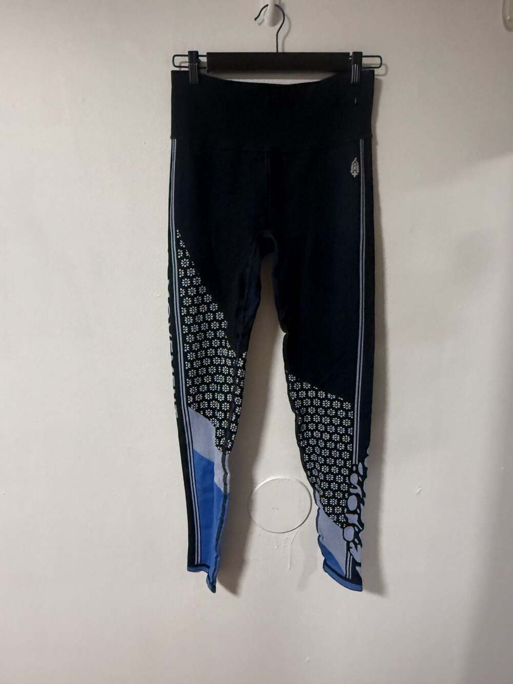 NWOT FP Movement Athletic Leggings Size XS/S Black Printed Active